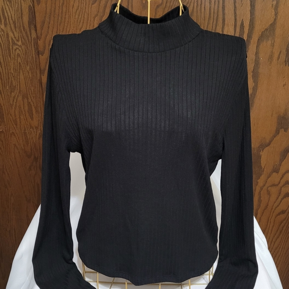 MIXED THREADS Women's Black Top Size Medium